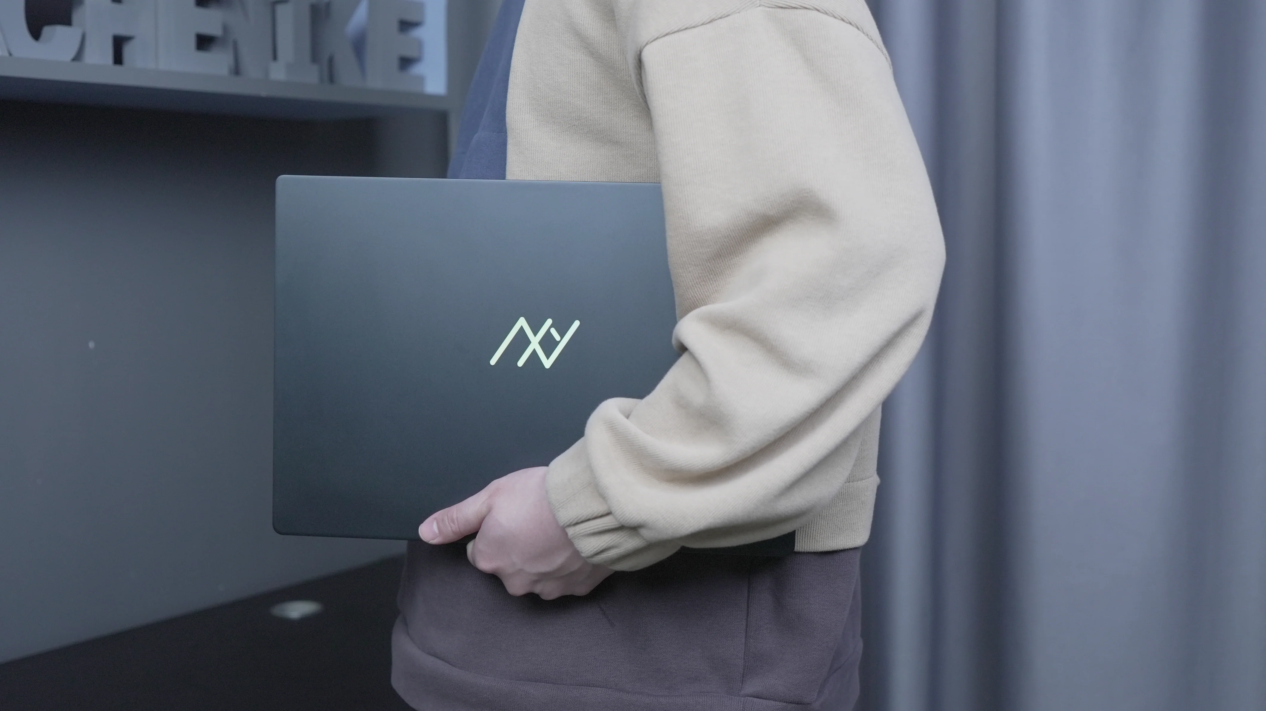 Machcreator-16 Gen 12 Intel (16”) Laptop - Image 6
